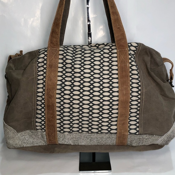 Honey a Bee Print Travel Bag - Picture 3 of 6